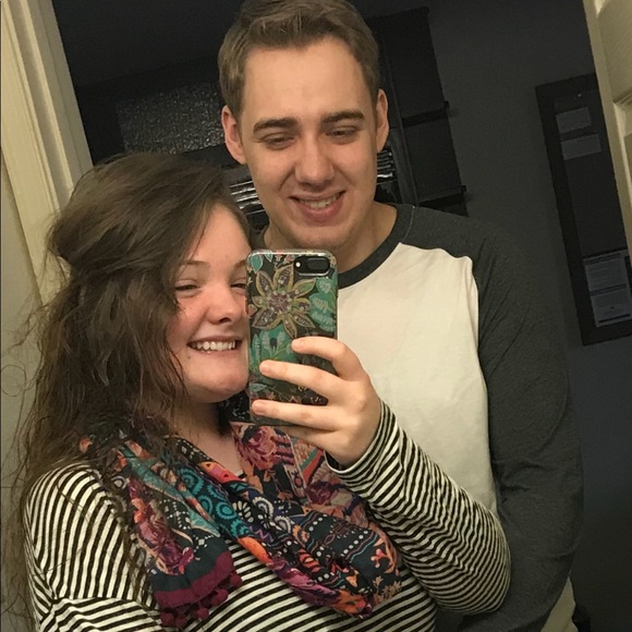 • m e e t  m e • - Picture 3 of 4